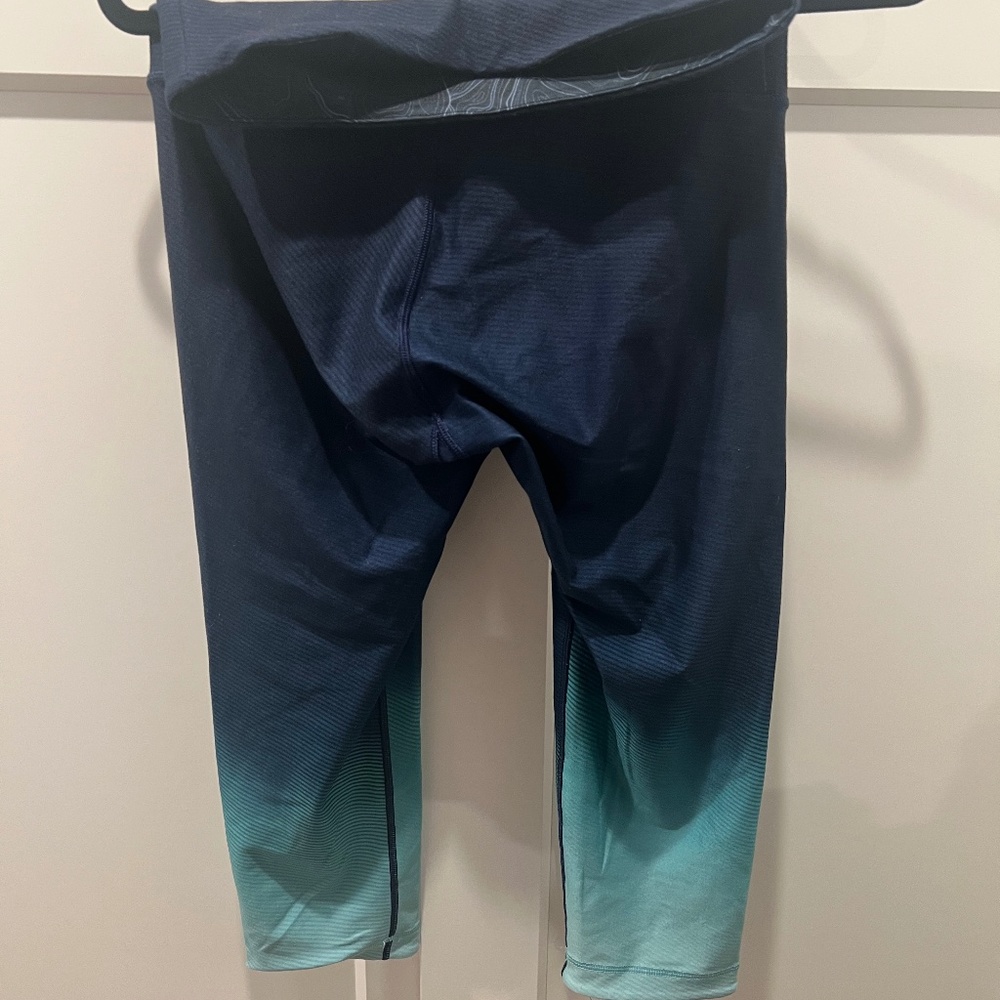 Peloton WITH Women’s Reversible Blue Ombré Capris leggings - MEDIUM